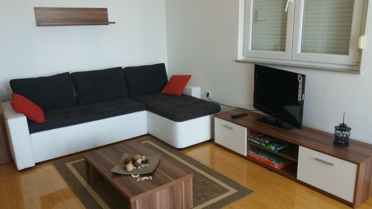 Inga'S Apartment Starigrad Paklenica Exterior photo